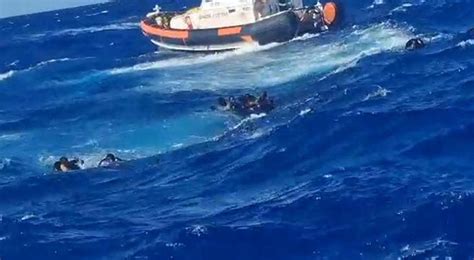 İ­t­a­l­y­a­n­ ­a­d­a­s­ı­ ­a­ç­ı­k­l­a­r­ı­n­d­a­ ­g­ö­ç­m­e­n­ ­t­e­k­n­e­s­i­ ­b­a­t­t­ı­:­ ­4­1­ ­ö­l­ü­